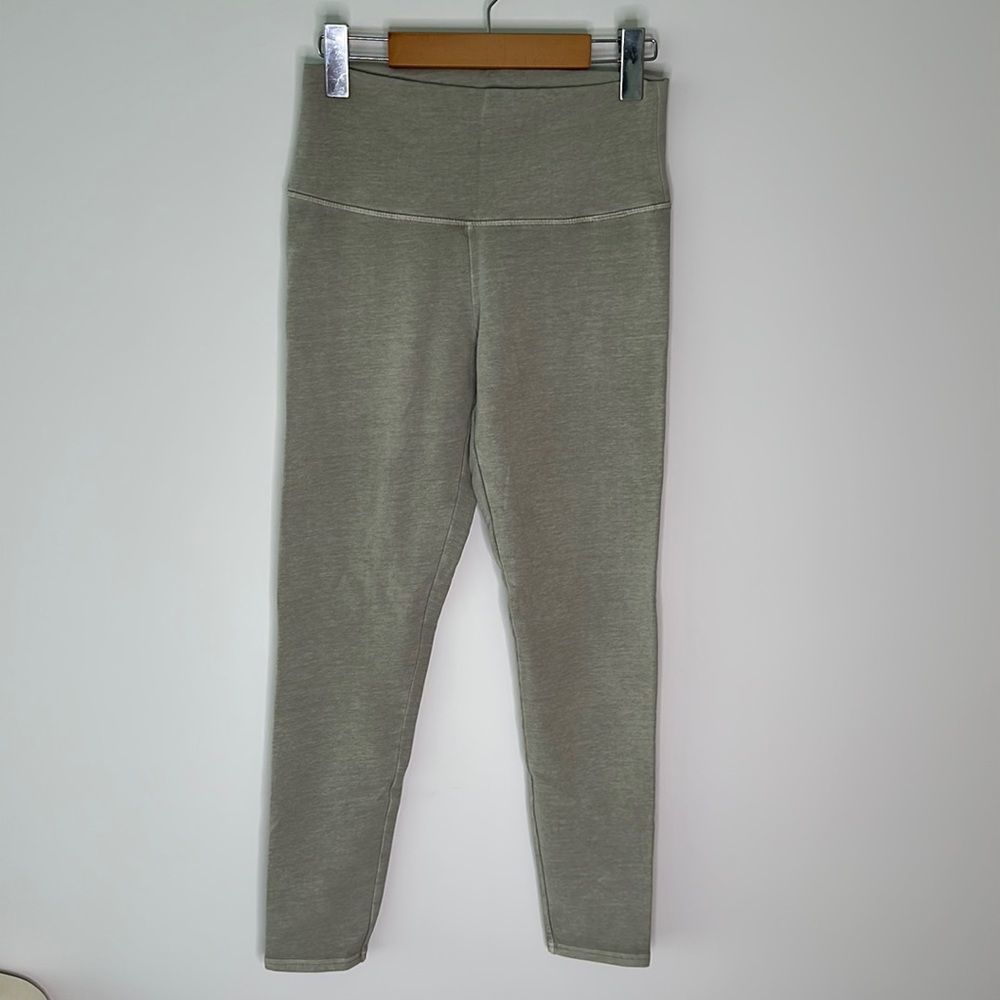 Tan leggings size medium. Light green